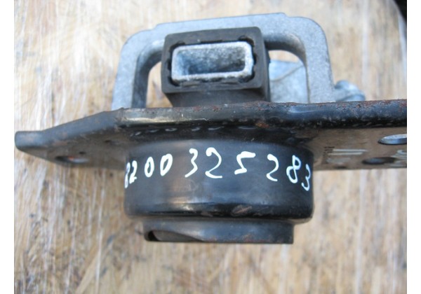 подушка, опора двигуна права Renault Megane II 1.5 dci, 8200325283